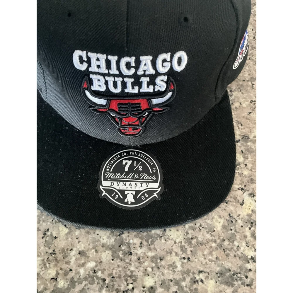 Mitchell & Ness Size 7 1/2 Dynasty Fitted Cap NBA Chicago Bulls Black